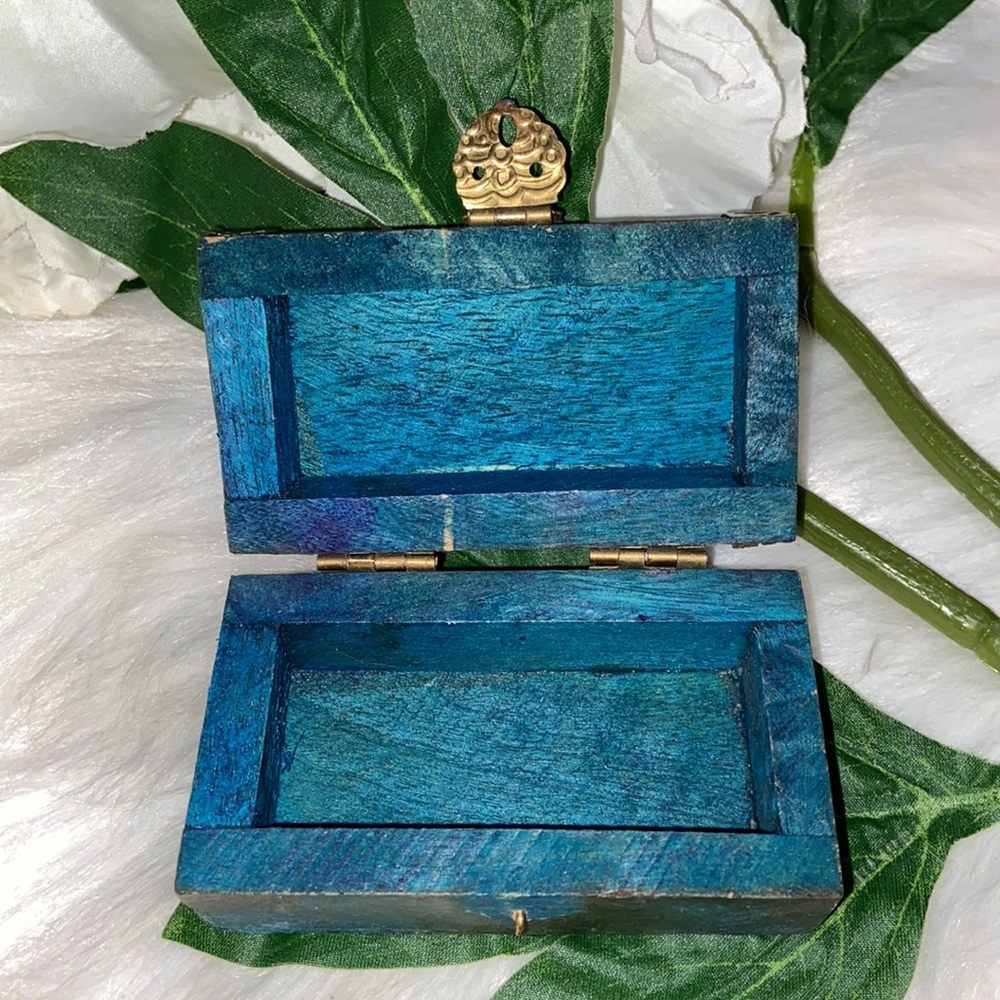 Vintage Trinket Little Wooden Jewelry Box Brass Details - Picture 10 of 15